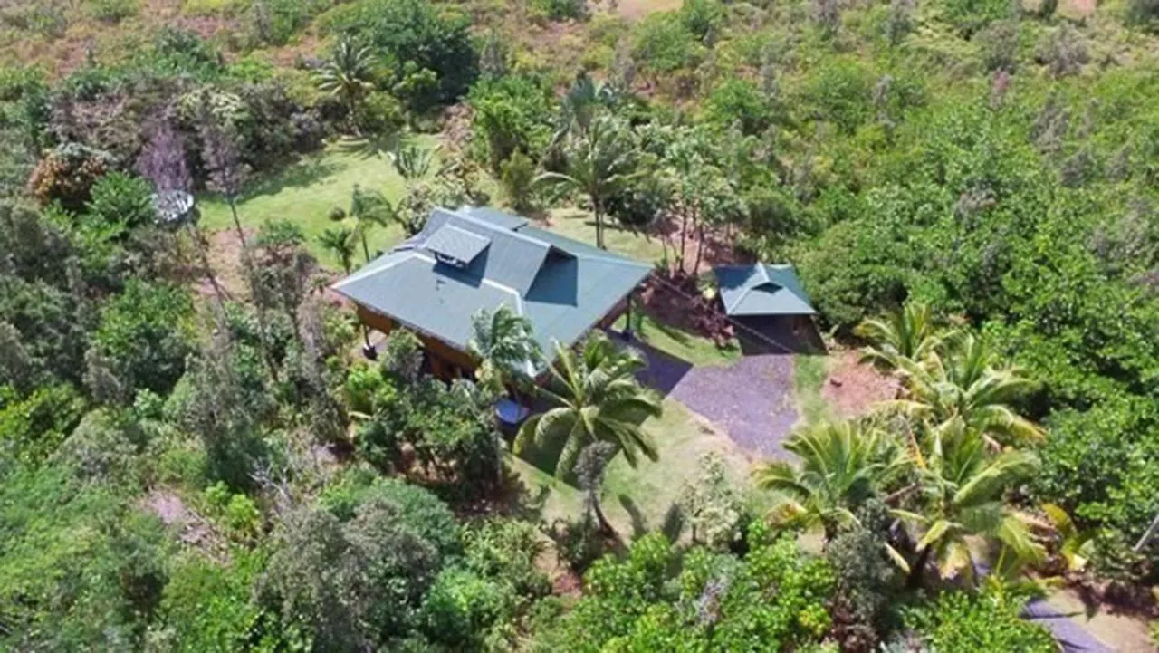 Holiday home 808 Buddha 1 Block To The Ocean Paradise Cliffs Central Location 2 Bedrooms Plus Loft 3 Separate Sleeping Areas Keaau